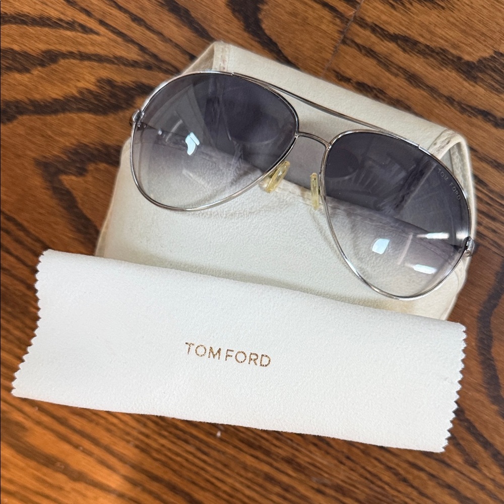 Tom Ford Silver Aviator Sunglasses Gradient Lenses Unisex w its original case!